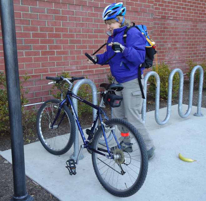 how to put a lock on a bike